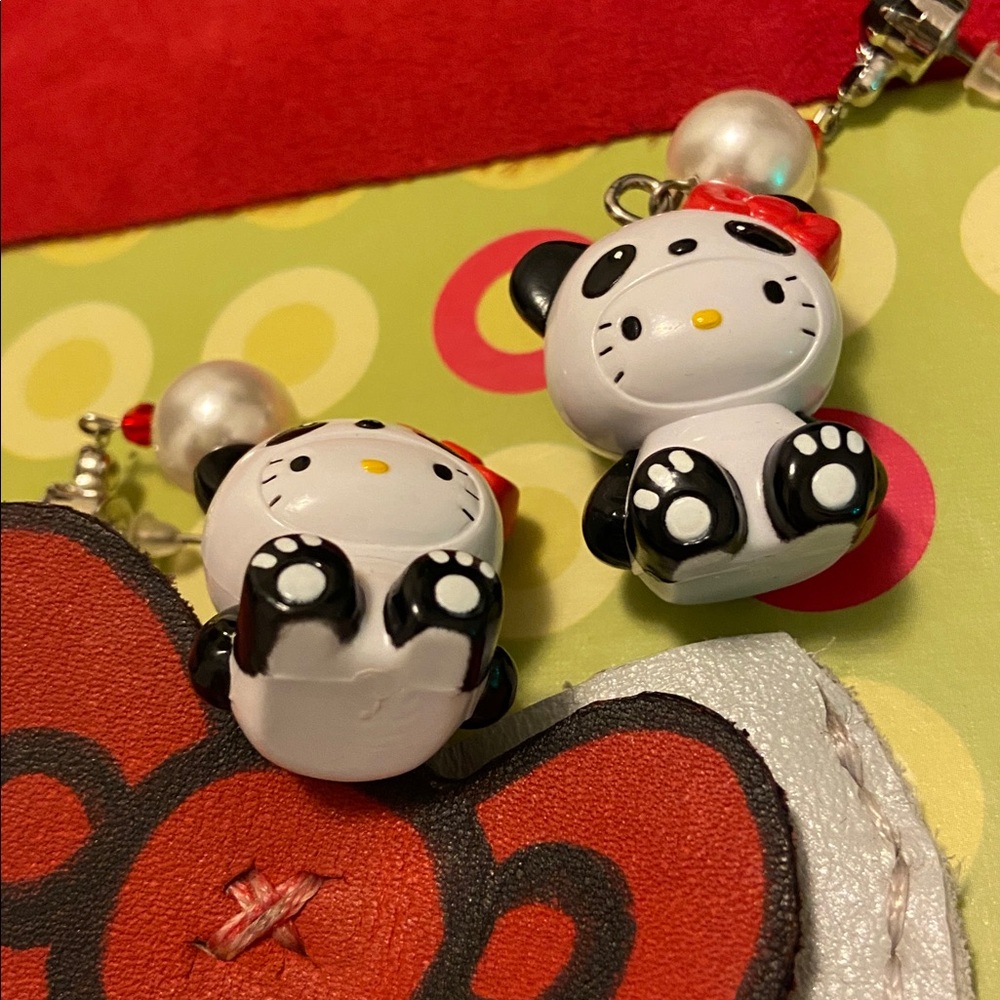 PANDA Tarantino collab sanrio hello kitty tarina earrings - Picture 7 of 9